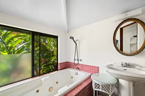 $1,495,000 | 17 Door Of Faith Road, Haiku, HI 96708