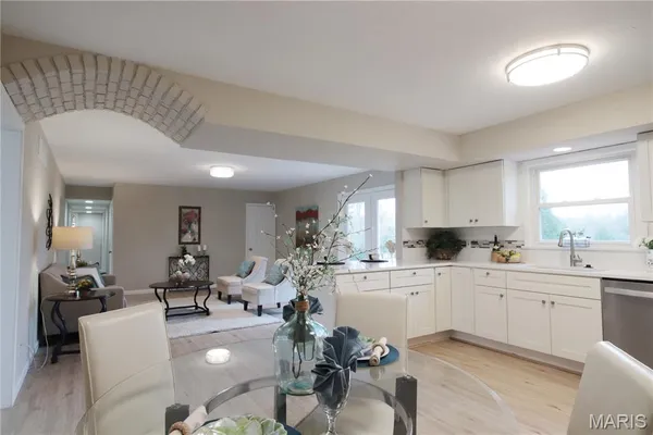$599,900 | 13815 Olive Boulevard, Chesterfield, MO 63017