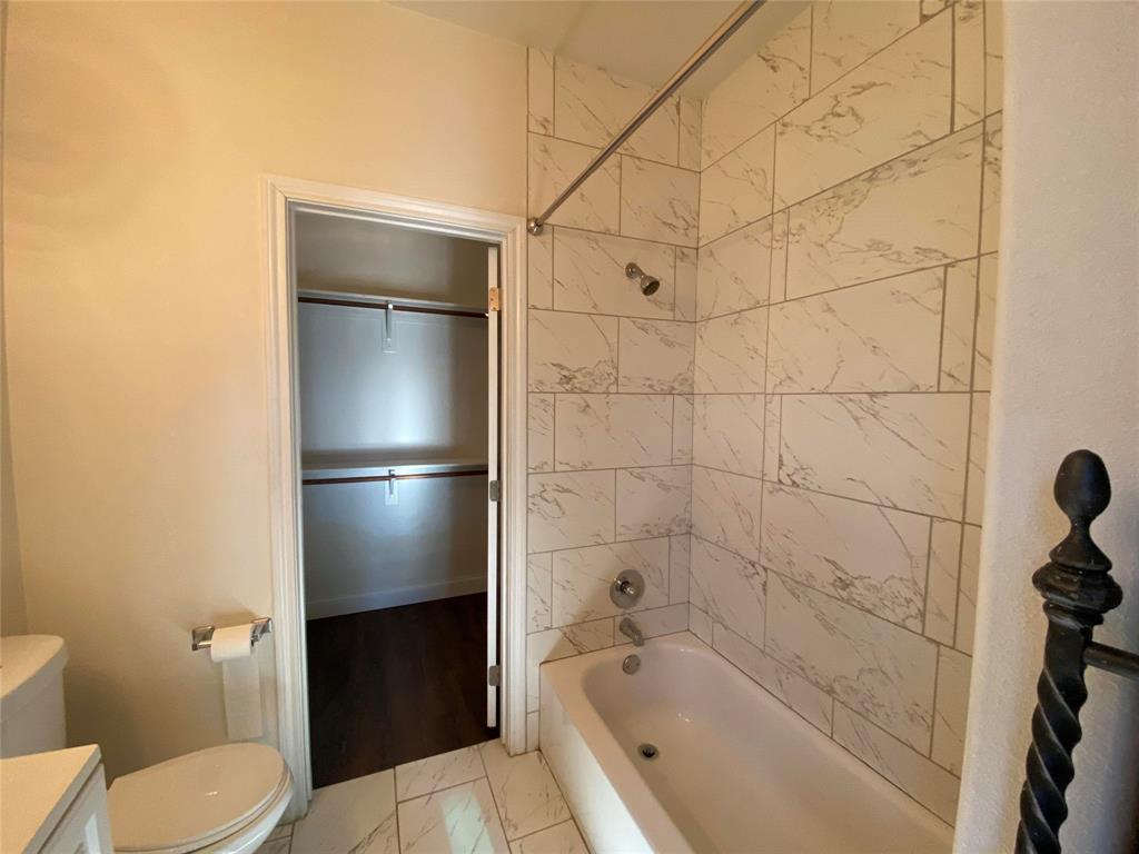 3912 Avant Street Dallas, TX 75215 - Photo 11 of 27 a bathroom with a toilet and a bathtub
