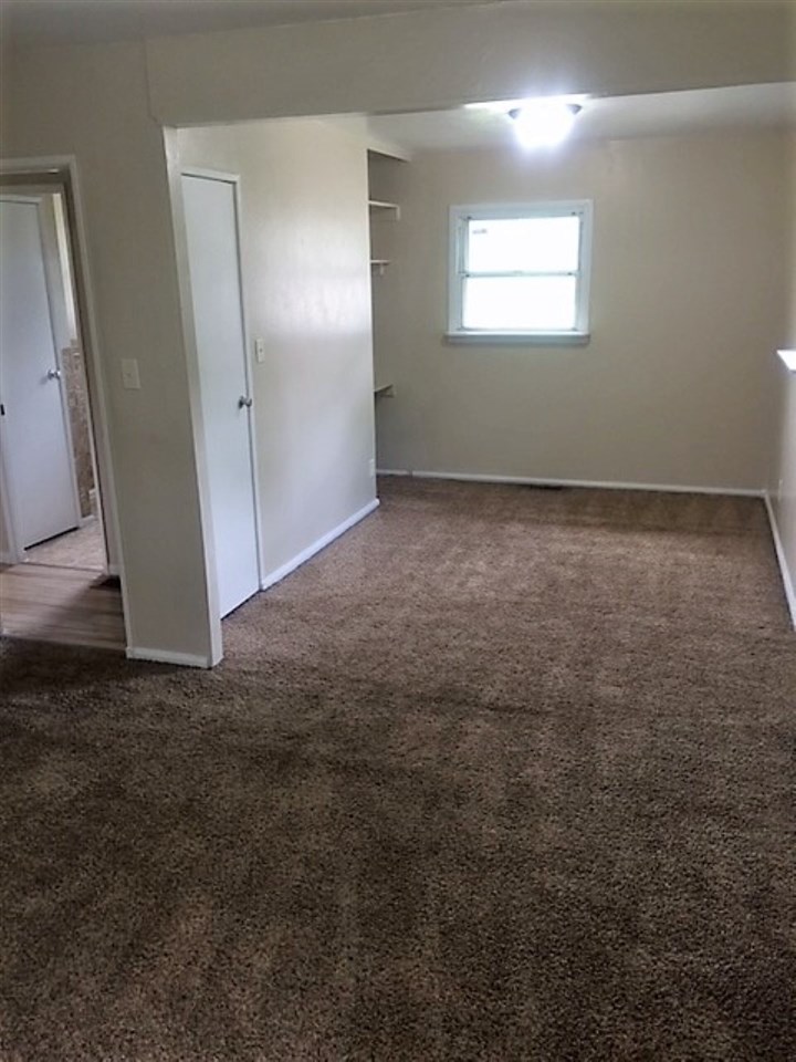 6133 Kent Road Fort Wayne, IN 46816 - Photo 6 of 12