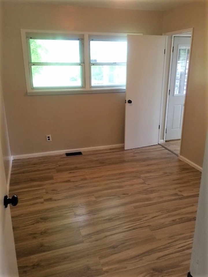 6133 Kent Road Fort Wayne, IN 46816 - Photo 9 of 12