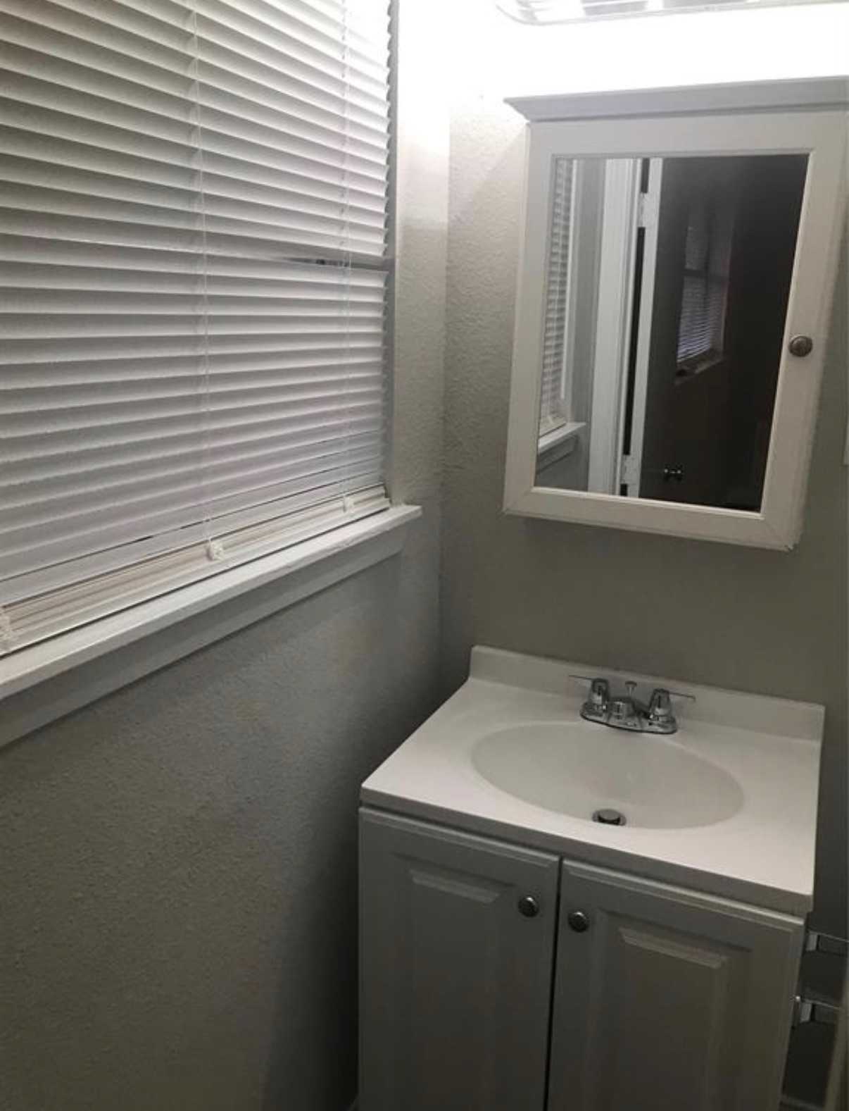 7230 England Street Houston, TX 77021 - Photo 14 of 15 a bathroom with a sink and a mirror