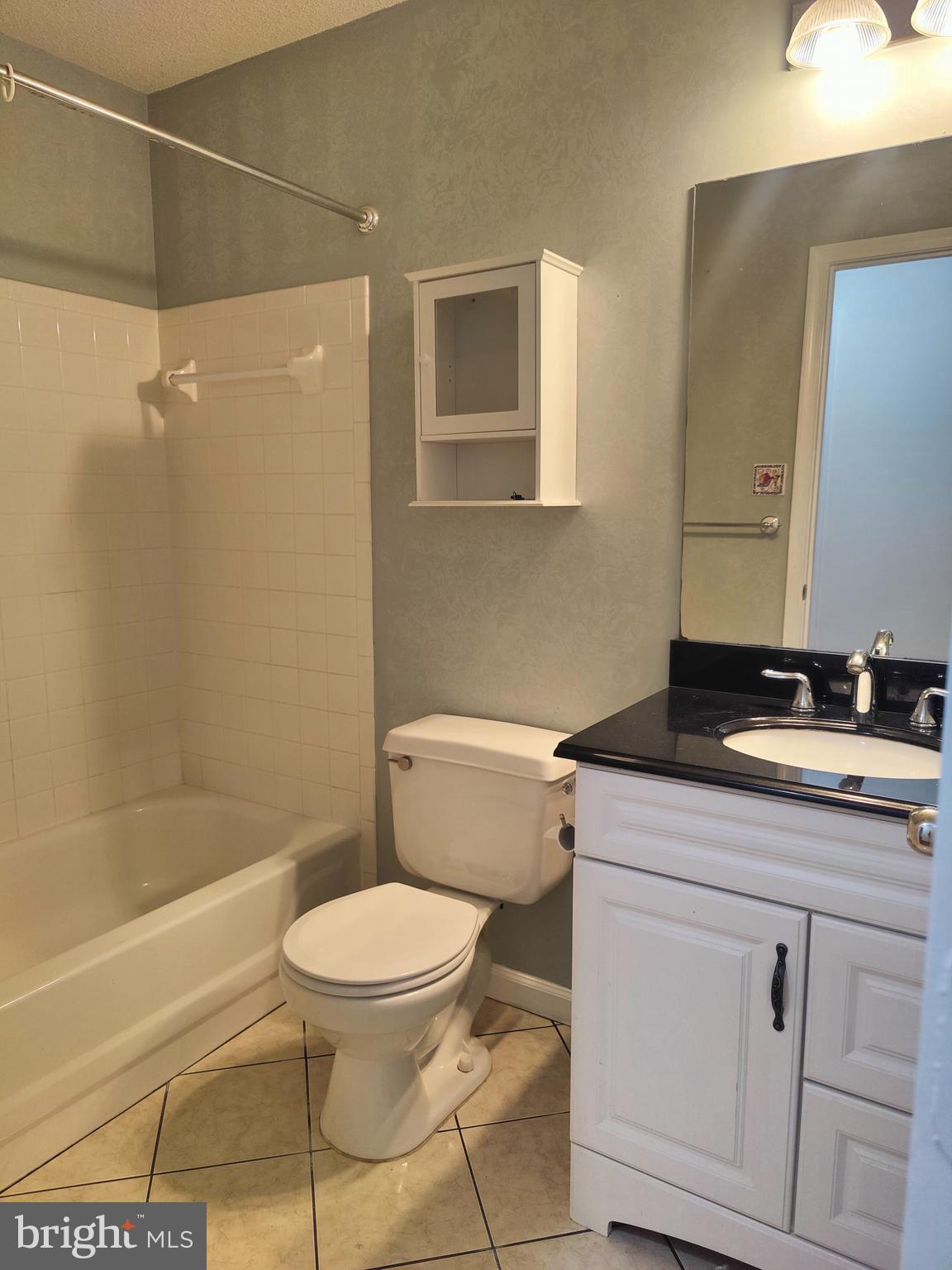 14202 Wolf Creek Place, Unit 726 Silver Spring, MD 20906 - Photo 13 of 20 Common hall full bathroom