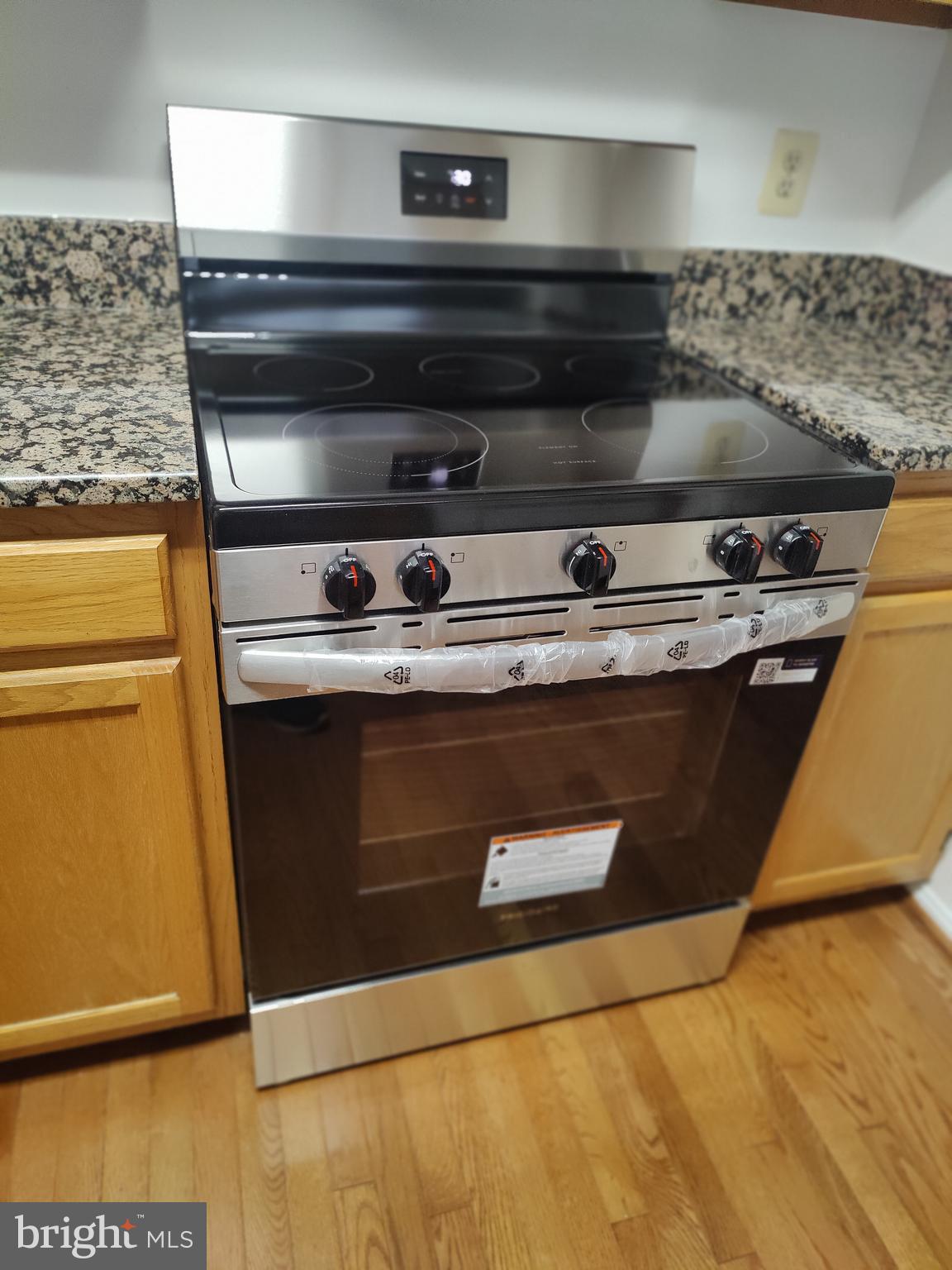 14202 Wolf Creek Place, Unit 726 Silver Spring, MD 20906 - Photo 3 of 20 Brand New Electric Range