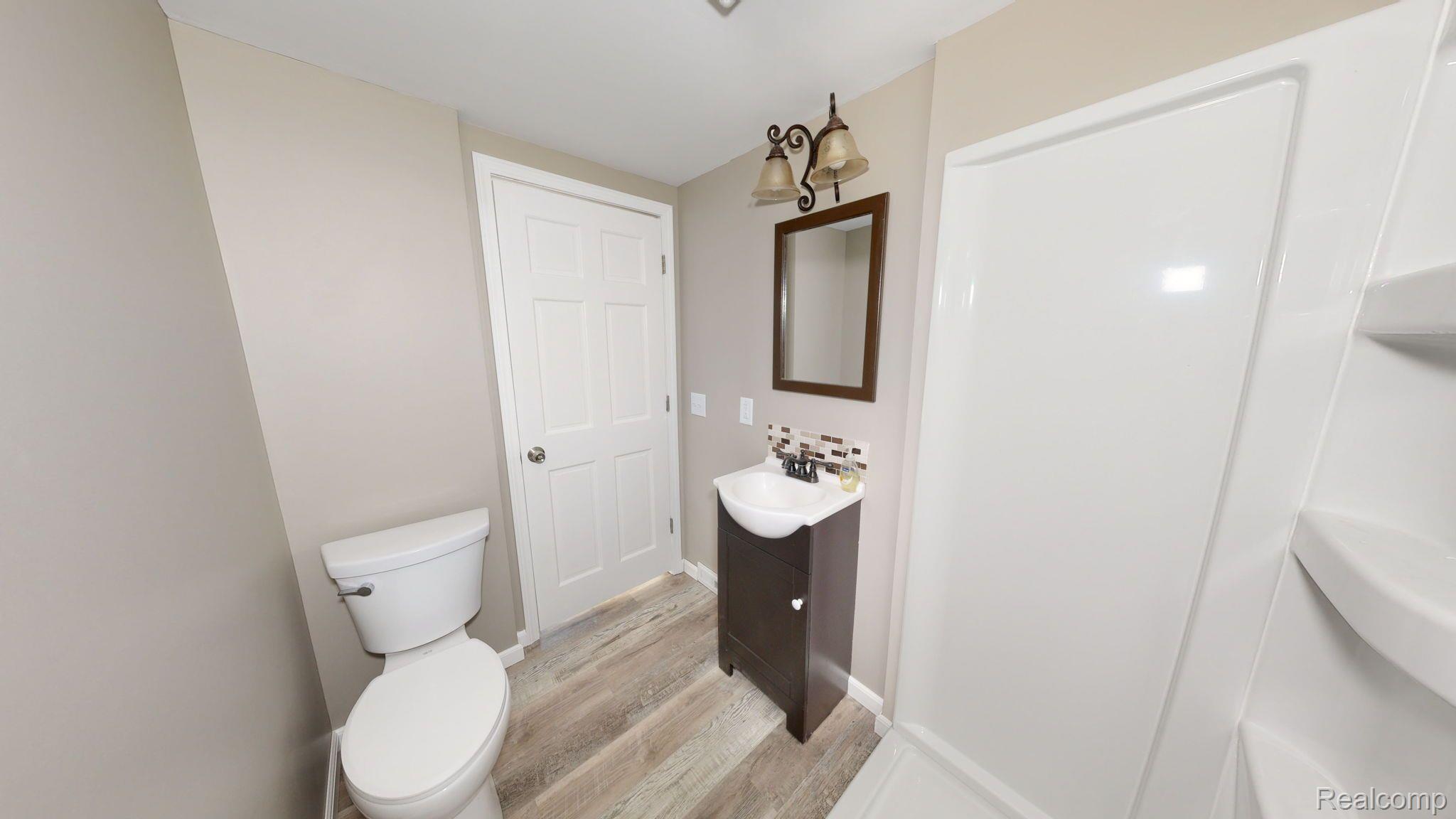 6370 Lapeer Road Burton, MI 48509 - Photo 23 of 37 Gallery Image 23