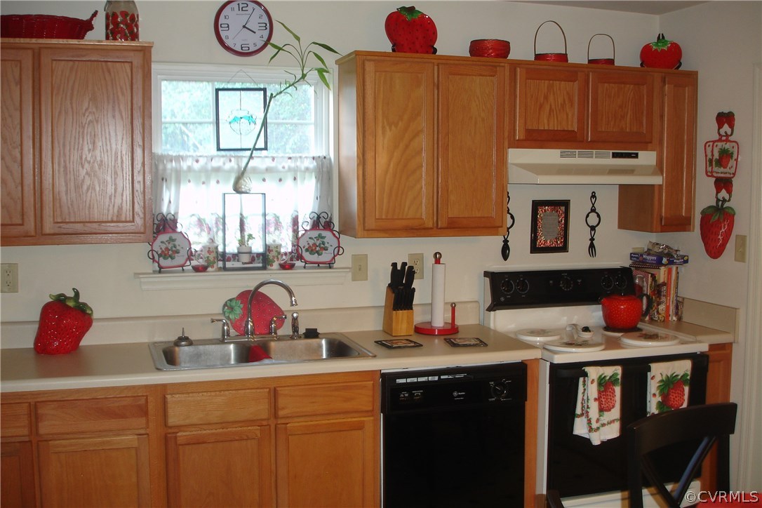 5803 Swanson Road Richmond, VA 23225 - Photo 6 of 18 LARGE EAT-IN KITCHEN