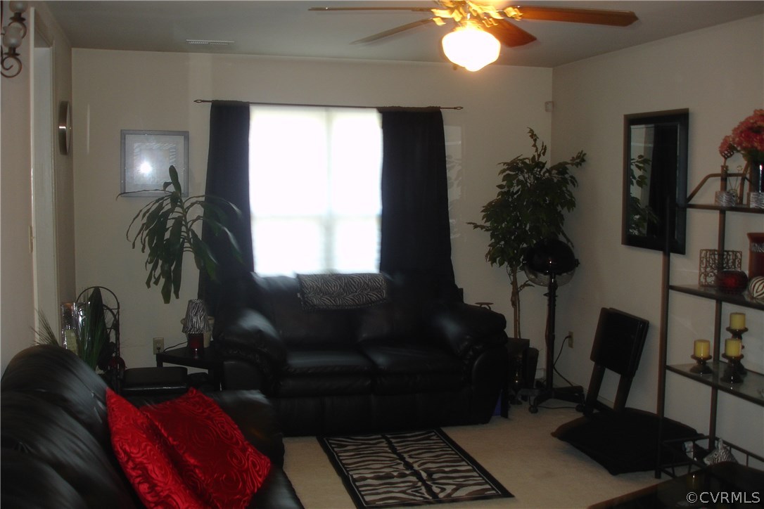 5803 Swanson Road Richmond, VA 23225 - Photo 8 of 18 LARGE FAMILYROOM