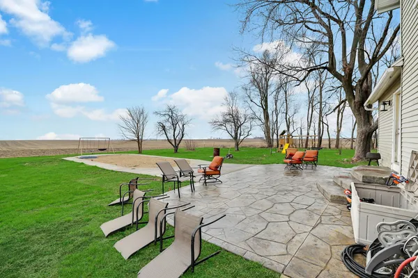 $245,000 | 35150-2800 2800 N Avenue, Mendota, IL 61342