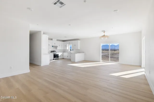 $649,999 | 10824 Avenue S E Littlerock Ca East, Littlerock, CA 93543