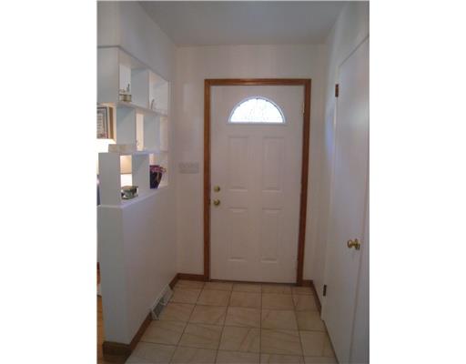 2216 Harmain Road Churchill, PA 15235 - Photo 2 of 18 Entry/Foyer.