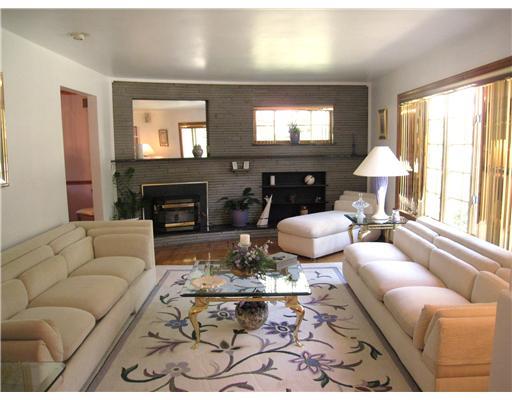 2216 Harmain Road Churchill, PA 15235 - Photo 3 of 18 Living Room.