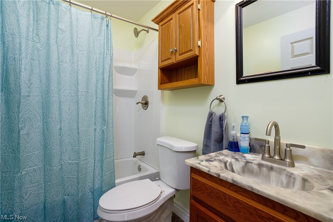 8409 Wadsworth Road Wadsworth, OH 44281 - Photo 16 of 23 Full bathroom with toilet, large vanity, and shower / bath combo