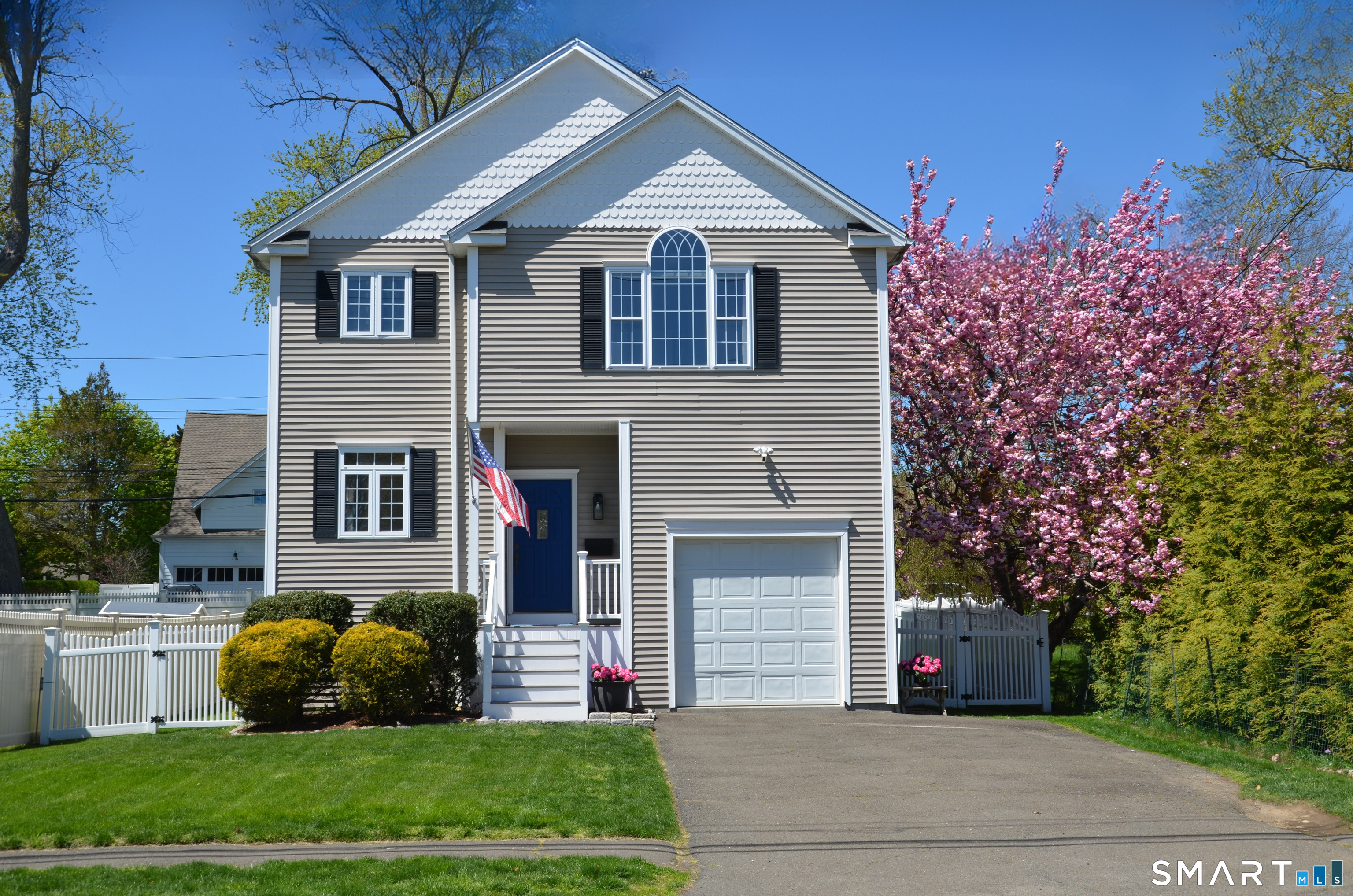 896 Riverside Drive Fairfield, CT 06824 - Photo 1 of 31