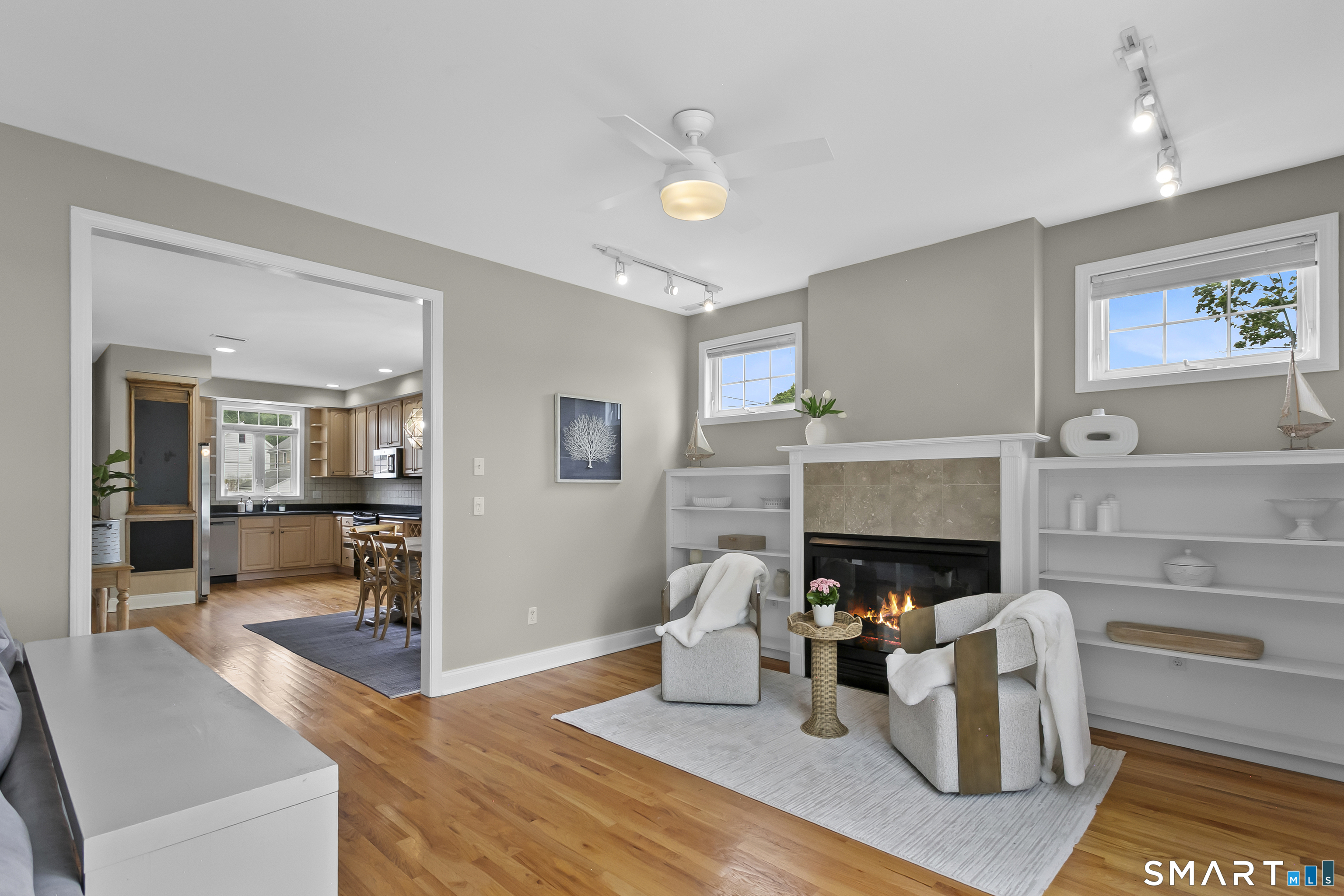 896 Riverside Drive Fairfield, CT 06824 - Photo 11 of 31