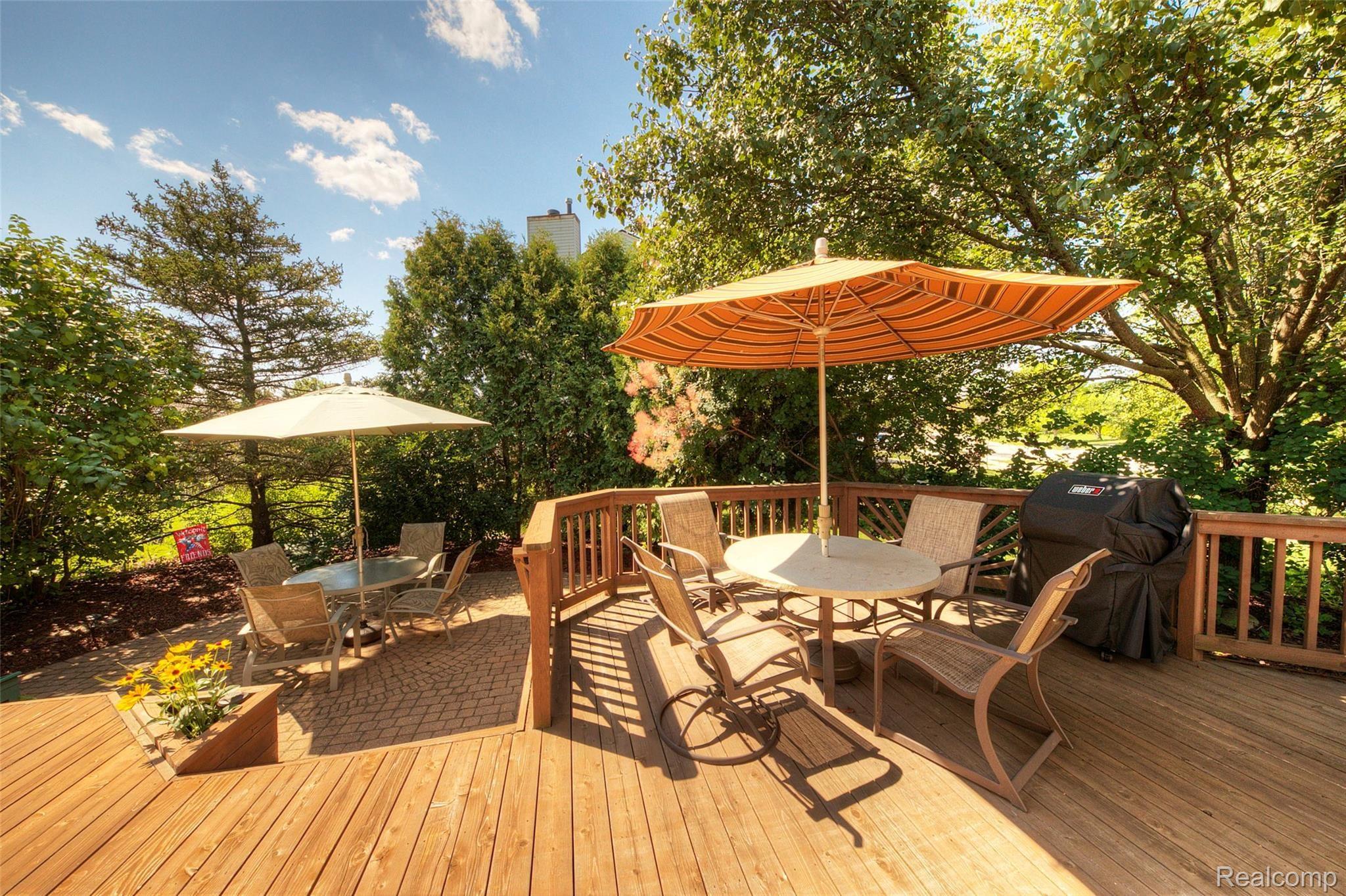 44501 Ridgefield Road Canton, MI 48188 - Photo 64 of 66 64 Deck.jpg