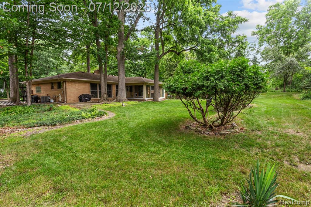 36357 Paddleford Road Farmington Hills, MI 48331 - Photo 31 of 35