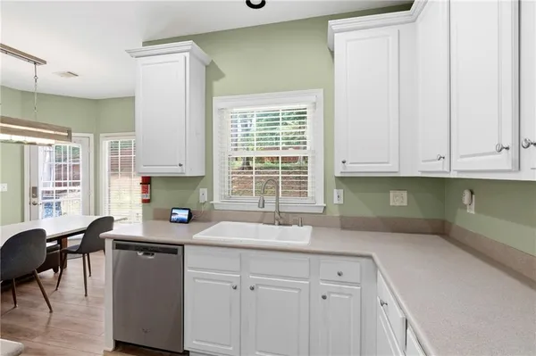 $2,900 | 374 Ivy Glen Circle, Avondale Estates, GA 30002