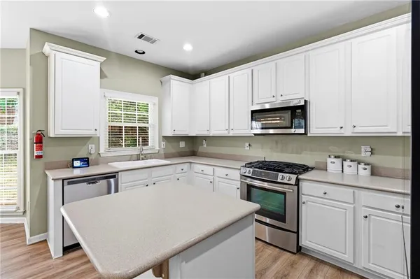 $2,900 | 374 Ivy Glen Circle, Avondale Estates, GA 30002