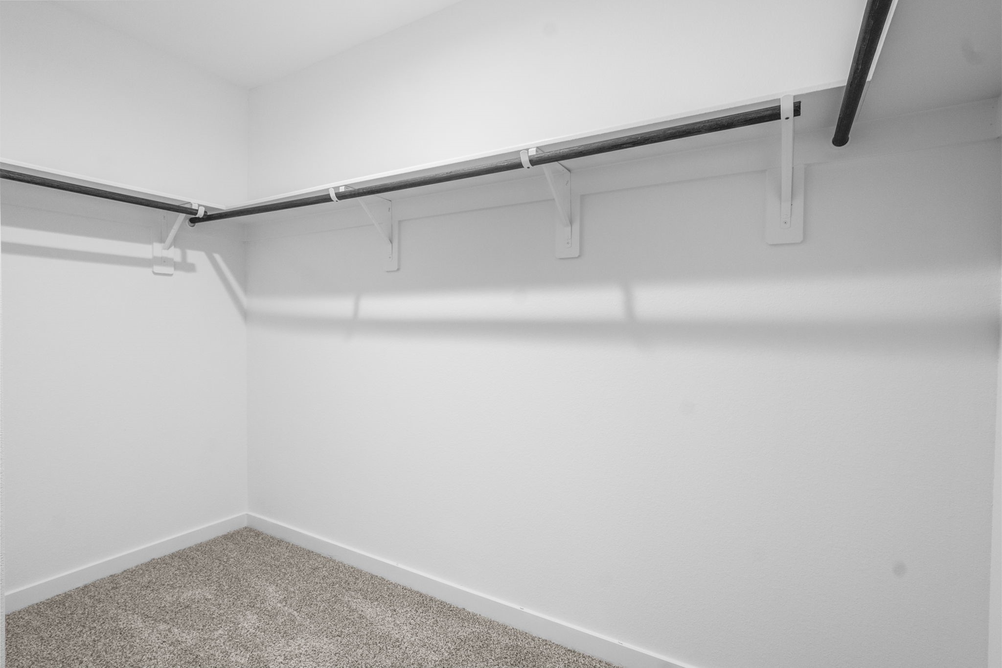 11 Robin Court Angleton, TX 77515 - Photo 10 of 21 a view of small space