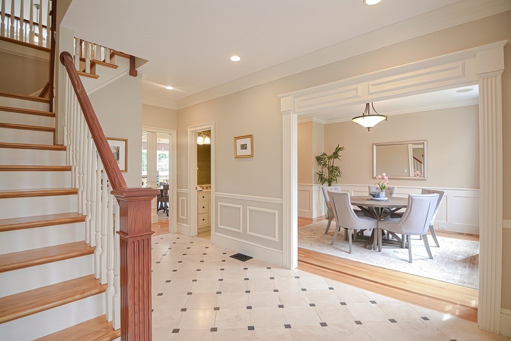 18 Linwood Road Wellesley, MA 02481 - Photo 4 of 41