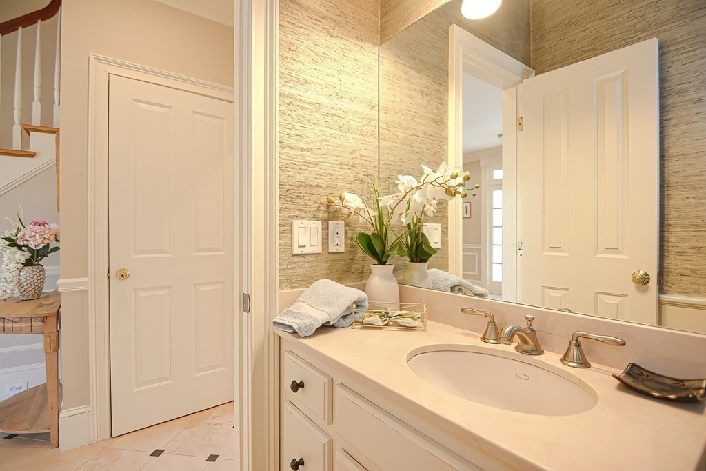 18 Linwood Road Wellesley, MA 02481 - Photo 7 of 41