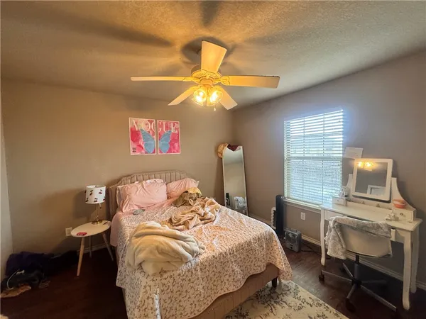 $2,300 | 3869 Oldenburg Lane, College Station, TX 77845