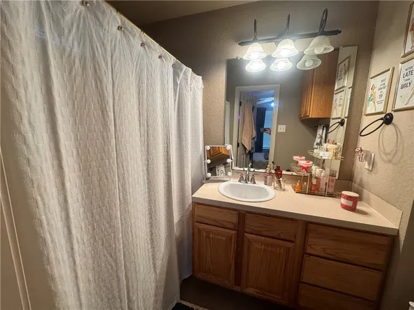 $2,300 | 3869 Oldenburg Lane, College Station, TX 77845