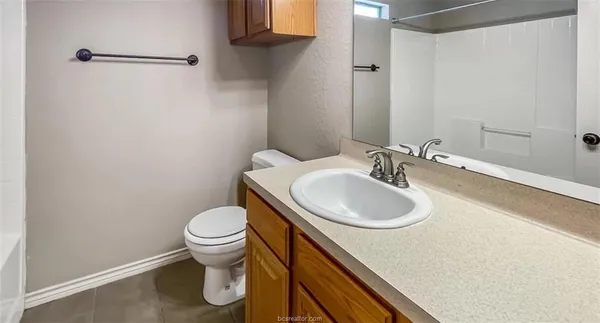 $2,300 | 3869 Oldenburg Lane, College Station, TX 77845