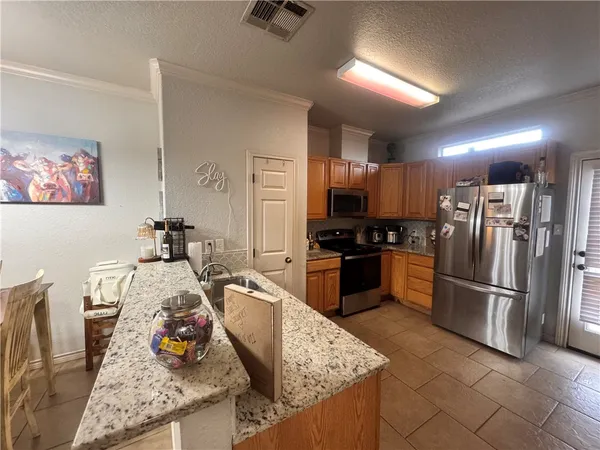 $2,300 | 3869 Oldenburg Lane, College Station, TX 77845