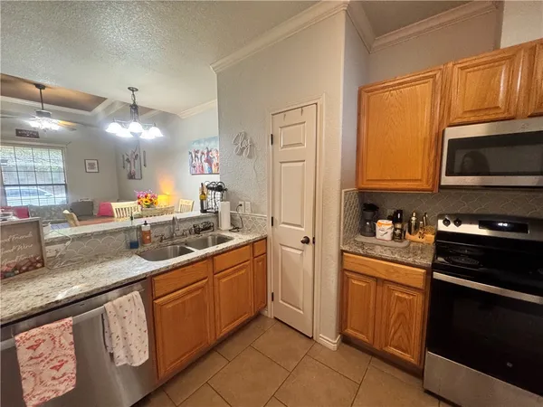 $2,300 | 3869 Oldenburg Lane, College Station, TX 77845