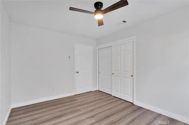 a en suite bathroom with a sink and a mirror