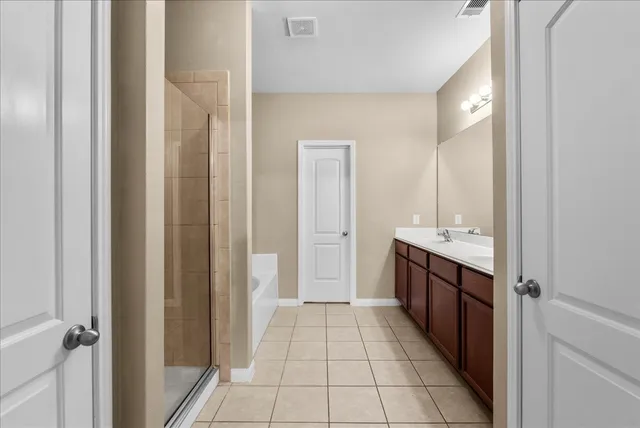 $300,000 | 322 Shoshone Ridge Drive, La Marque, TX 77568