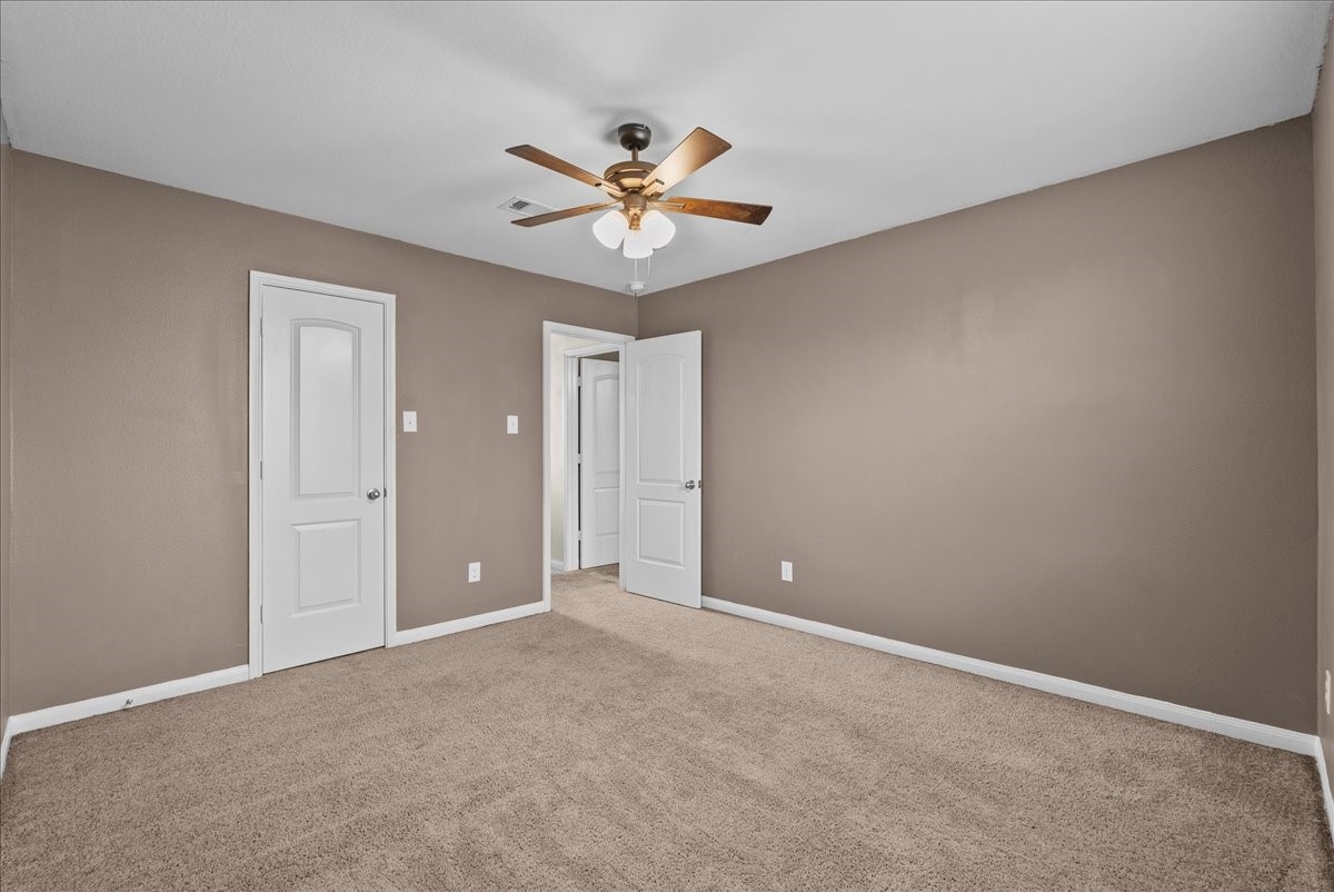 322 Shoshone Ridge Drive La Marque, TX 77568 - Photo 26 of 34 a view of an empty room