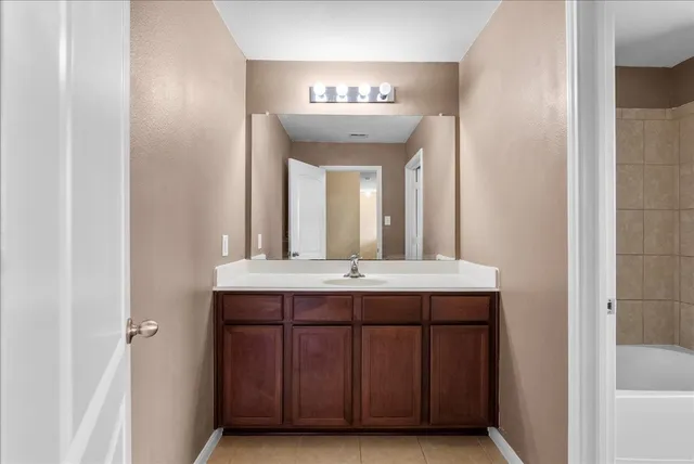 $300,000 | 322 Shoshone Ridge Drive, La Marque, TX 77568