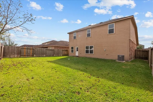 $300,000 | 322 Shoshone Ridge Drive, La Marque, TX 77568