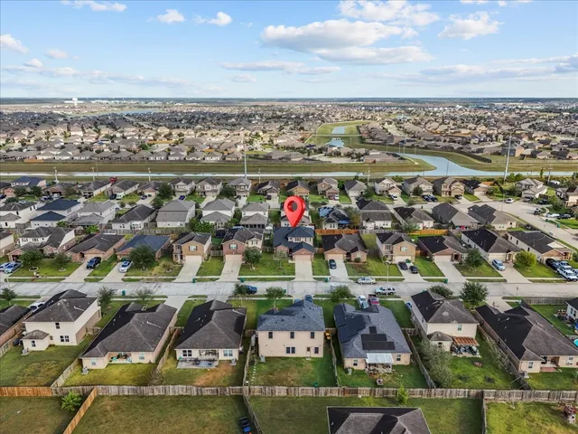 $300,000 | 322 Shoshone Ridge Drive, La Marque, TX 77568