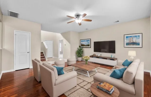 $300,000 | 322 Shoshone Ridge Drive, La Marque, TX 77568