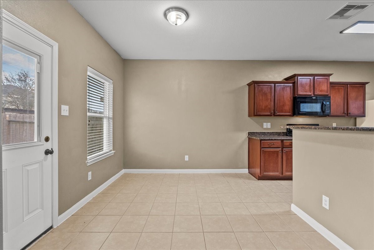 322 Shoshone Ridge Drive La Marque, TX 77568 - Photo 8 of 34 a view of kitchen with stainless steel appliances granite countertop a stove a sink and a refrigerator
