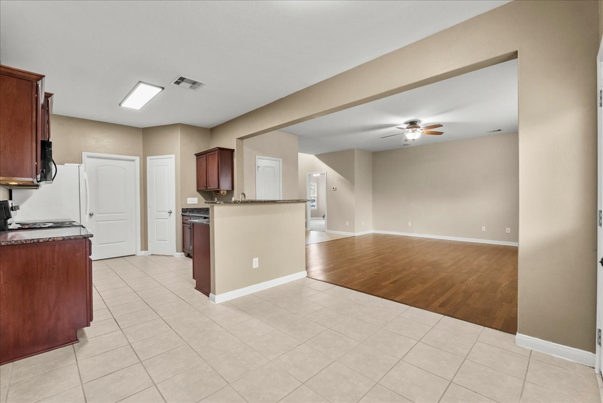 322 Shoshone Ridge Drive La Marque, TX 77568 - Photo 9 of 34