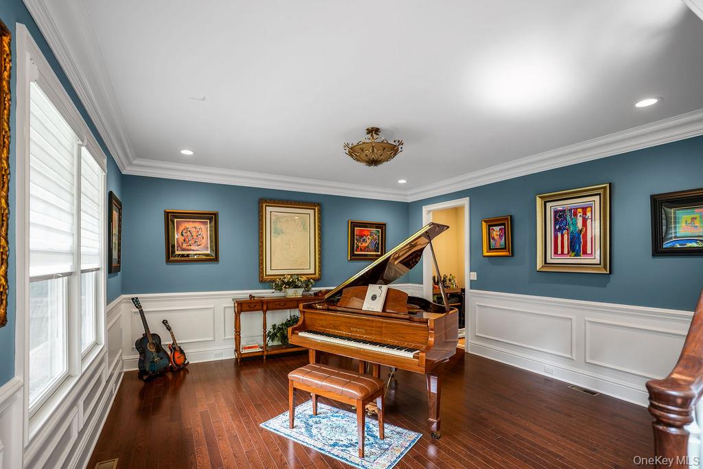 899 Harborview Road Oyster Bay, NY 11765 - Photo 7 of 30