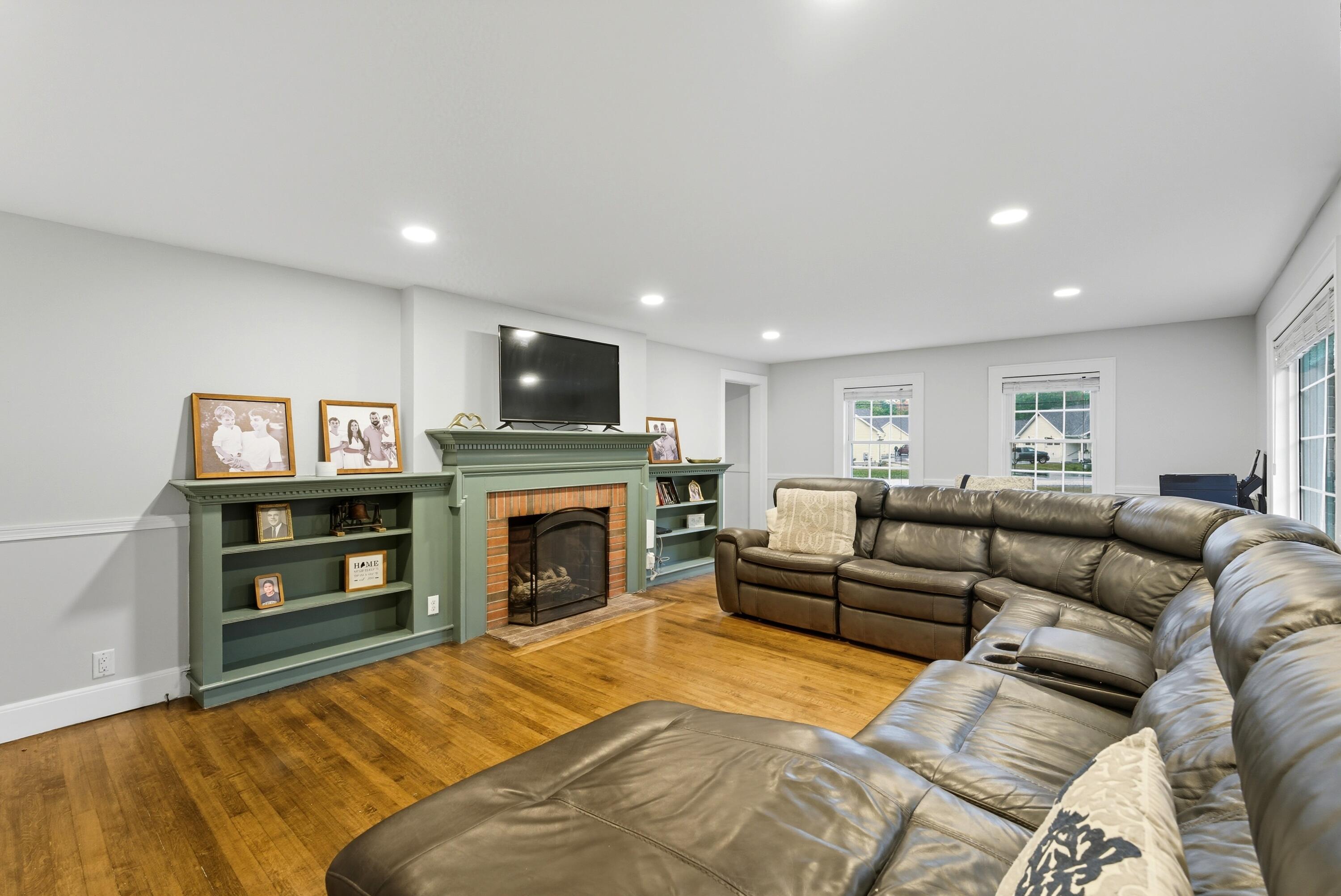28 Abby Road Windham, ME 04062 - Photo 8 of 43 8f5b5621-f8bd-4ef7-8ce3-c196397eb66a