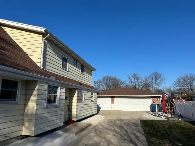$2,200 | 5270 South 26th Street, Milwaukee, WI 53221