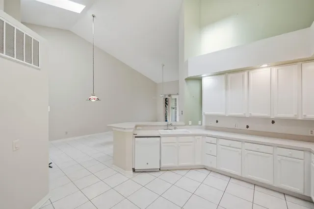 $250,000 | 1657 Southwest Harbour Isles Circle, Port St. Lucie, FL 34986