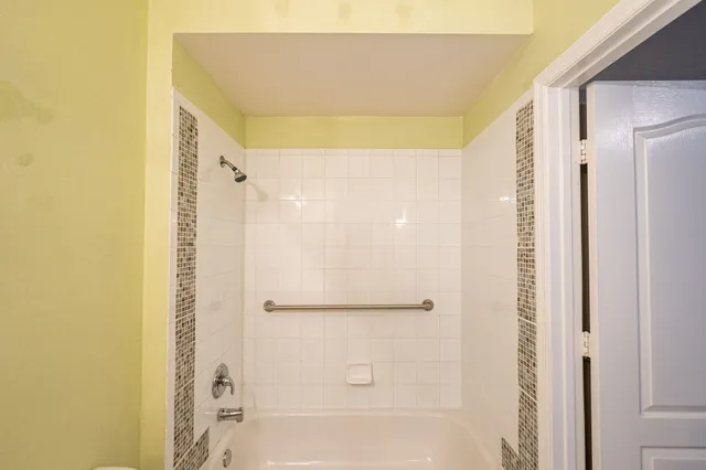 $250,000 | 1657 Southwest Harbour Isles Circle, Port St. Lucie, FL 34986