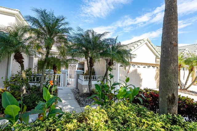 $250,000 | 1657 Southwest Harbour Isles Circle, Port St. Lucie, FL 34986