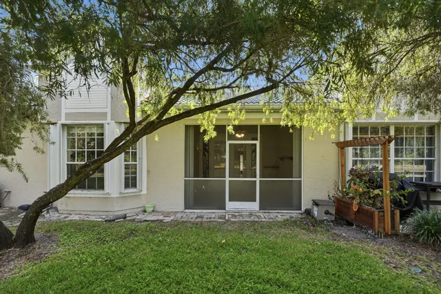 $250,000 | 1657 Southwest Harbour Isles Circle, Port St. Lucie, FL 34986