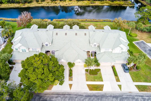 $250,000 | 1657 Southwest Harbour Isles Circle, Port St. Lucie, FL 34986