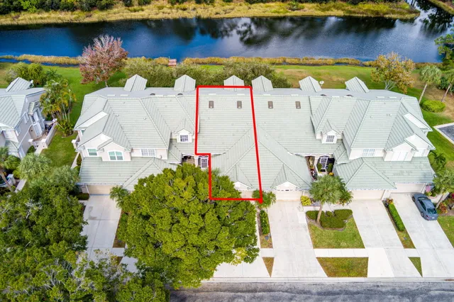 $250,000 | 1657 Southwest Harbour Isles Circle, Port St. Lucie, FL 34986