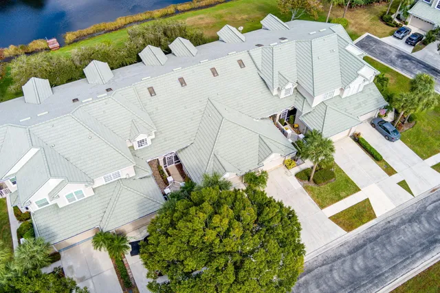 $250,000 | 1657 Southwest Harbour Isles Circle, Port St. Lucie, FL 34986