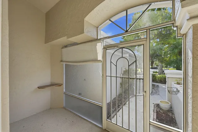 $250,000 | 1657 Southwest Harbour Isles Circle, Port St. Lucie, FL 34986